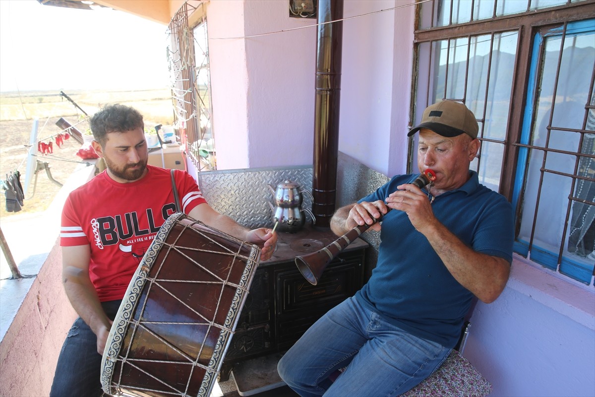 Tokat'ta Baba ve Oğul 15 Yıldır Düğünlerde Sahne Alıyor