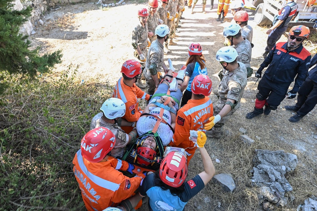 Antalya'da Gerçekleşen Deprem Tatbikatı