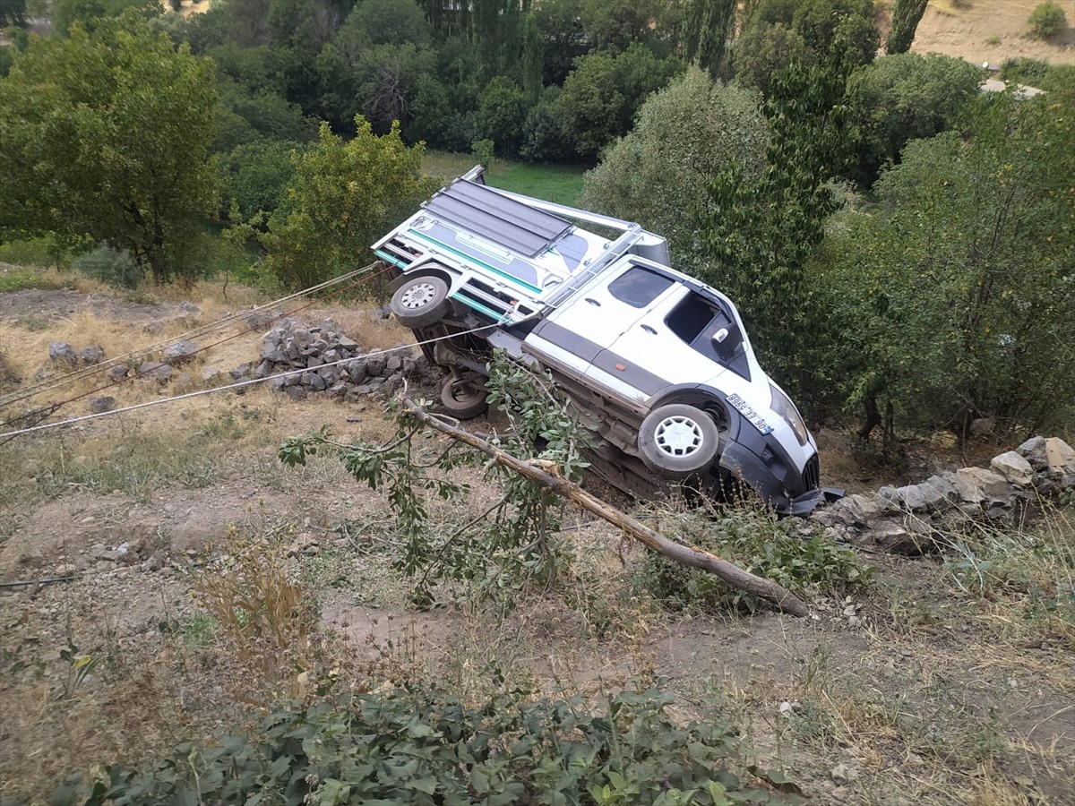 Hakkari'de Kamyonet Kazasında Yedi Güvenlik Korucusu Yaralandı