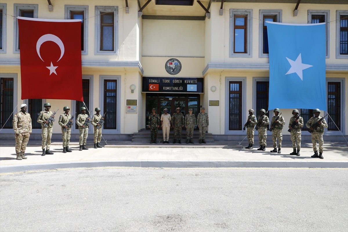 Somali'de Anadolu Kışlası'nda Mezuniyet ve Yemin Töreni