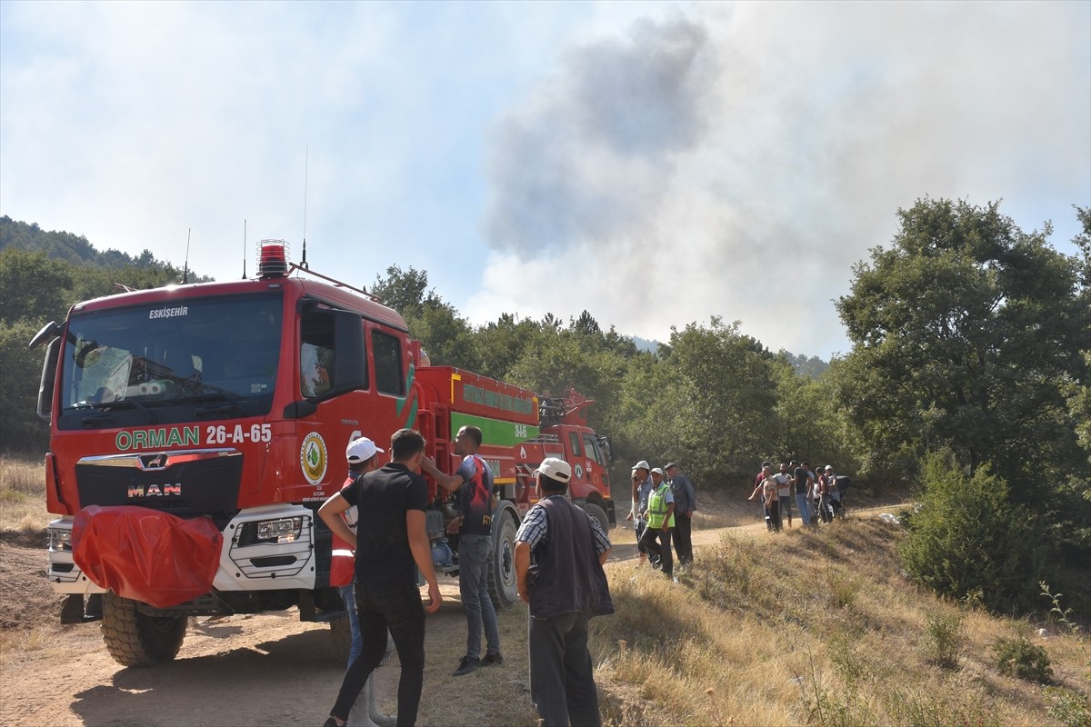 Afyonkarahisar'da Orman Yangınına Müdahale Devam Ediyor