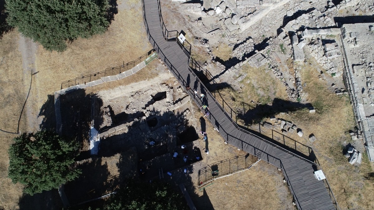 Troya'da Tarihi Kazılar Devam Ediyor