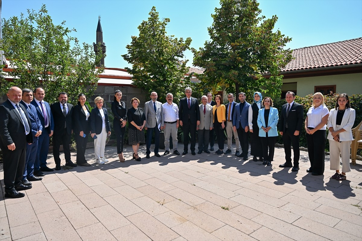 M Çiçeği Hastalığı Hakkında Güncel Bilgiler: Sağlık Bakanı Memişoğlu'ndan Açıklamalar