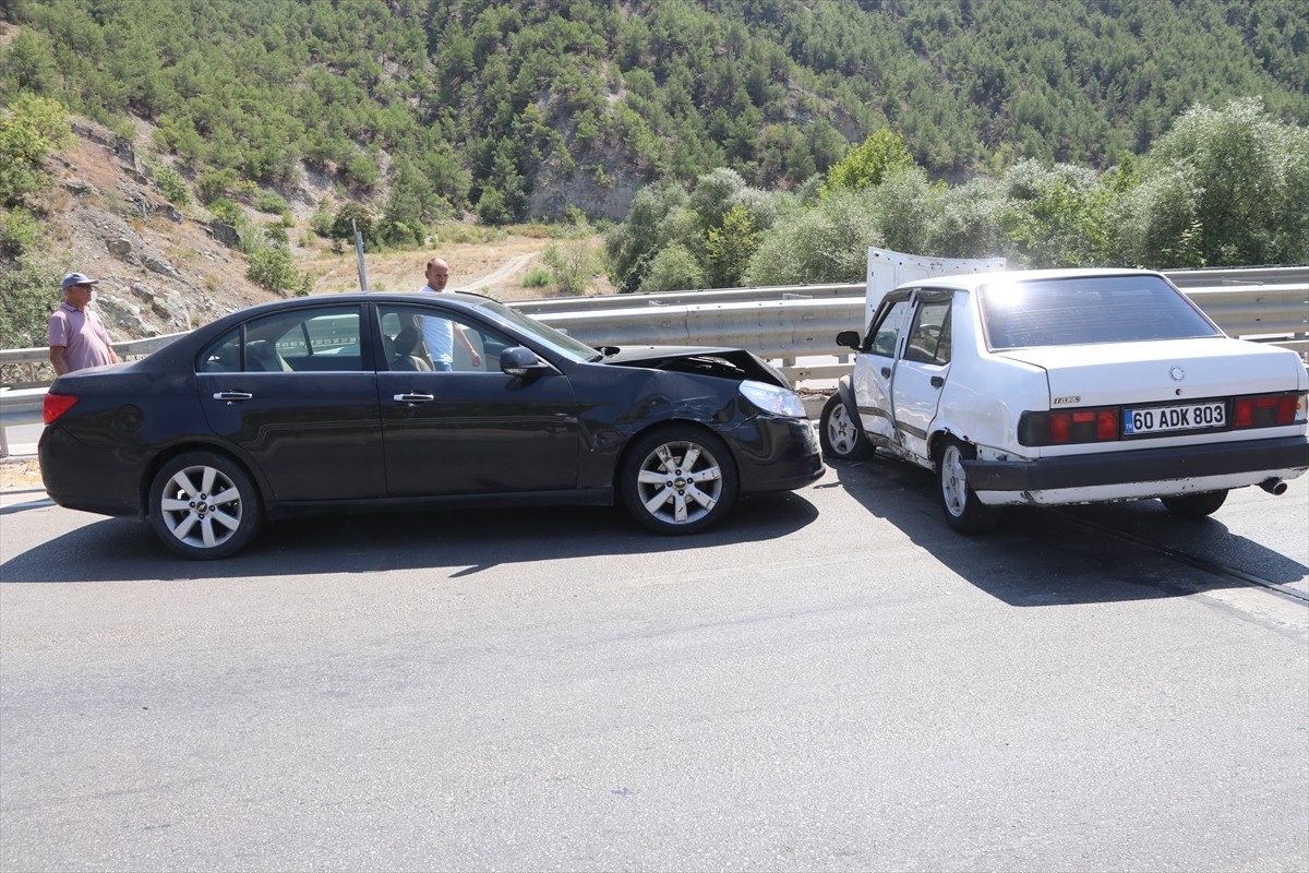 Amasya'da Trafik Kazası: 3 Yaralı