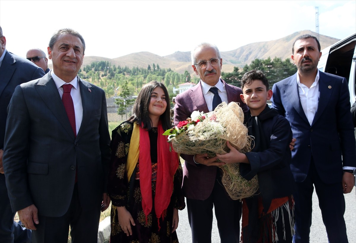 Ulaştırma ve Altyapı Bakanı Uraloğlu, Bitlis'te Yatırımları Tanıttı