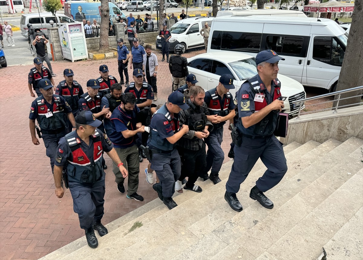 Trabzon'da Yangınla Bağlantılı Cinayet Davası: 3 Zanlı Adliyeye Sevk Edildi