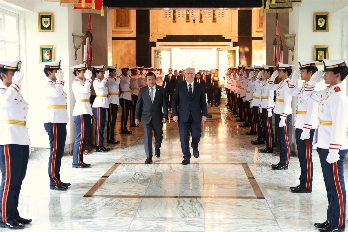 Milli Savunma Bakanı Güler, Endonezya Cumhurbaşkanı Subianto ile Görüştü