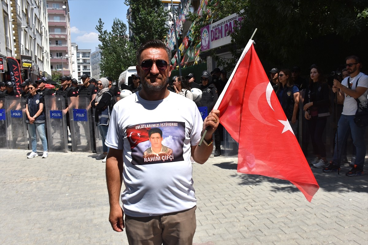 Van'da Aileler Evlat Nöbeti Eylemini Sürdürüyor