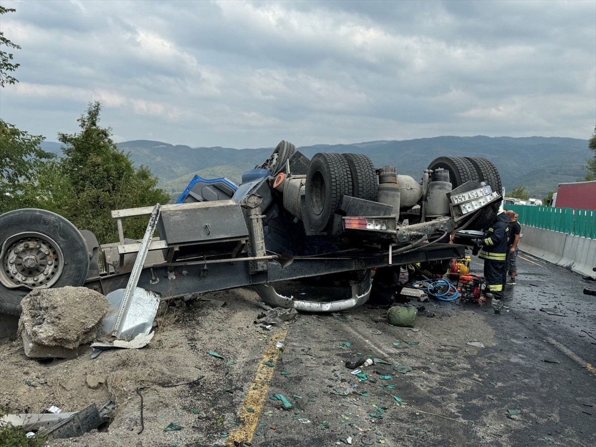 Düzce'de Feci Kaza: 2 Ölü, 2 Yaralı