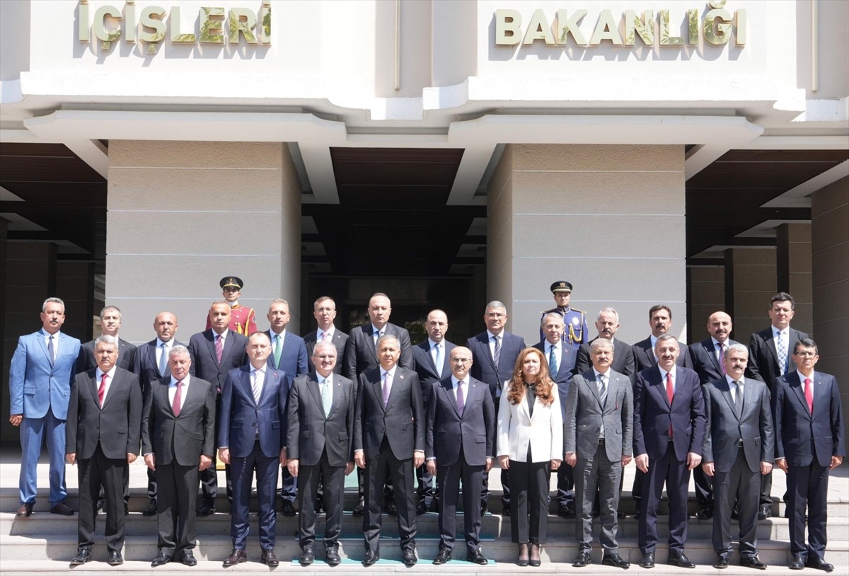 İçişleri Bakanı Yerlikaya 23 Emniyet Müdürünü Kabul Etti