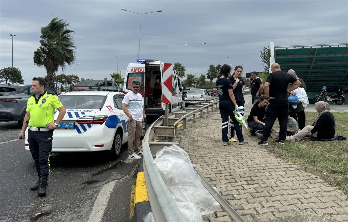 Trabzon'da Motosiklet ve Otomobil Çarpıştı: 4 Yaralı