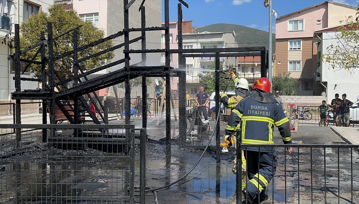 Bursa'da Çocuk Parkında Yangın Paniği