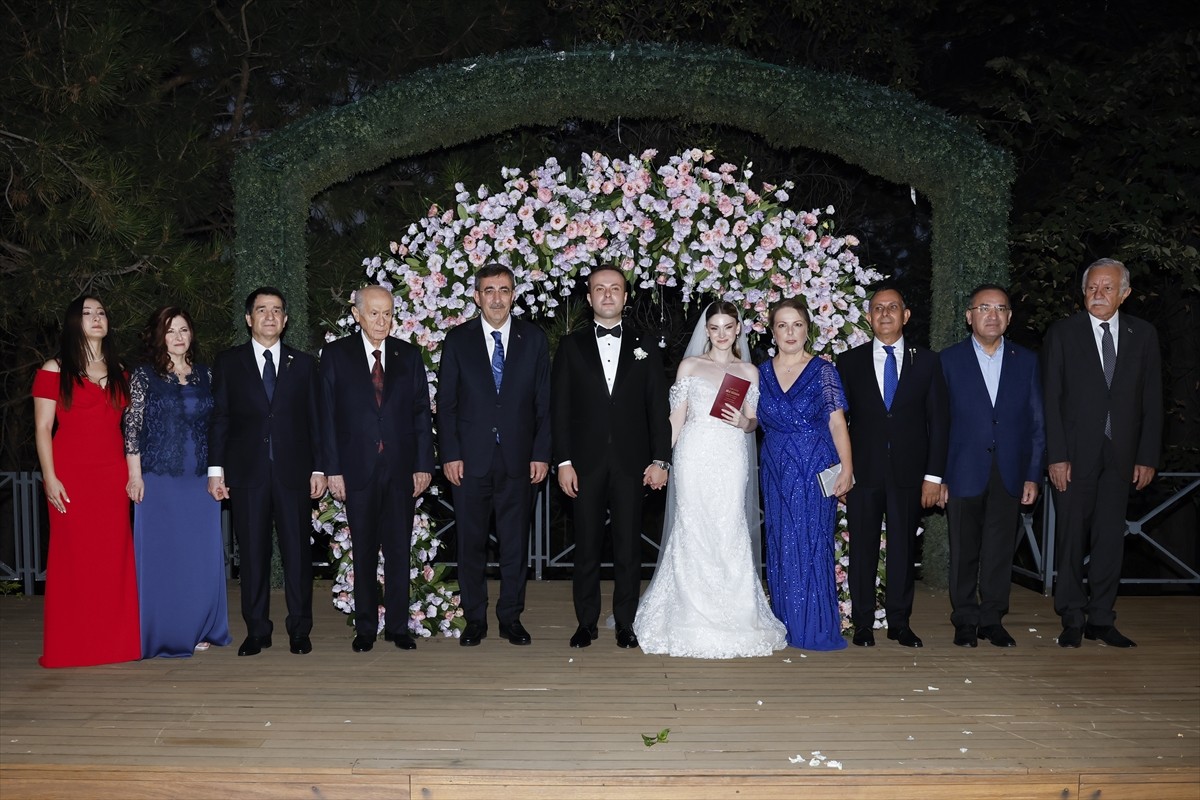 Cumhurbaşkanı Yardımcısı ve MHP Lideri Nikah Şahidi Oldu