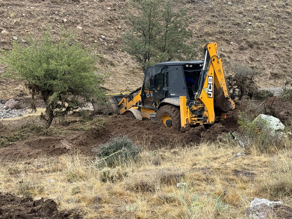 Kayseri'de Sele Kapılan Kişi İçin Arama Çalışmaları Devam Ediyor