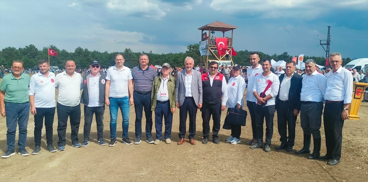 Kastamonu'da 33. Geleneksel Atatürk ve İstiklal Kupası At Yarışları