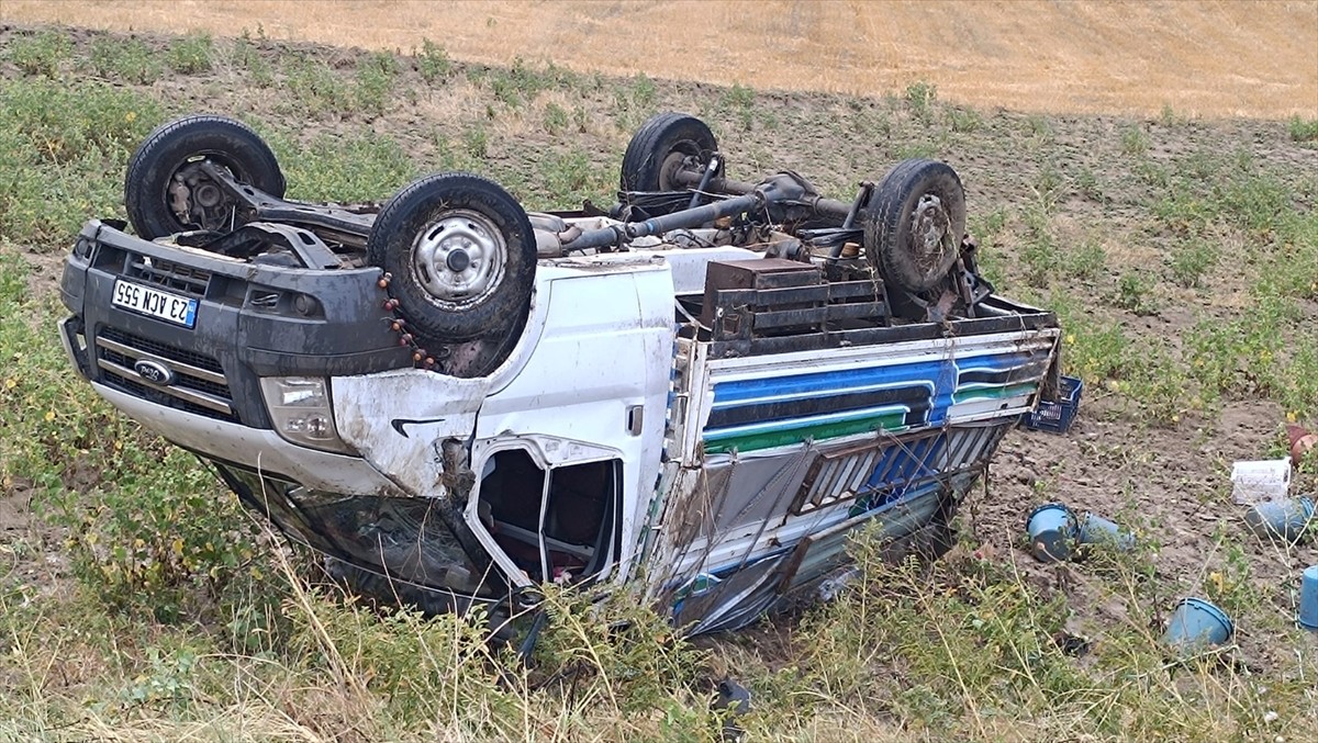 Çorum'da Tarım İşçilerini Taşıyan Minibüs Devrildi: 4 Yaralı