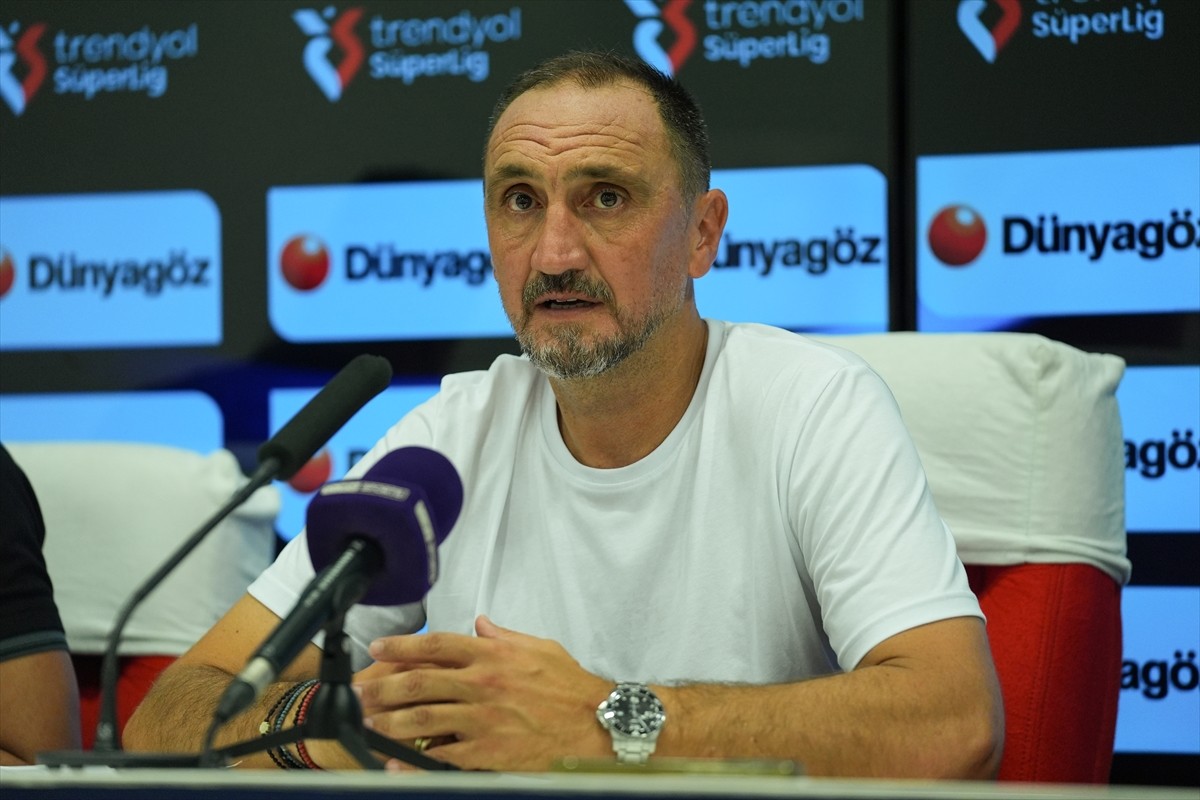 Adana Demirspor Teknik Direktörü Michael Valkanis: "10 Dakika Daha Olmuş Olsaydı 3 Puan Alabilirdik"