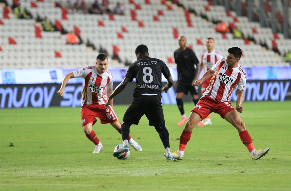 Antalyaspor'un Güçlü Geri Dönüşü: Hatayspor Maçında 3-2 Zaferi