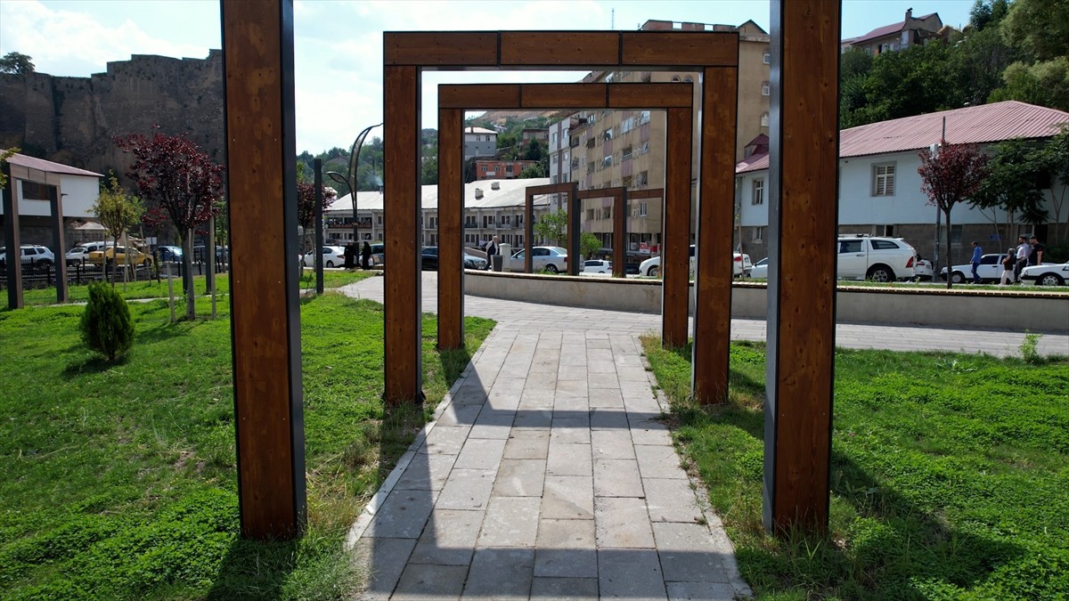 Bitlis'te Tarihi Kent Meydanı Projesi İle Geçmiş Yeniden Gün Yüzüne Çıkıyor