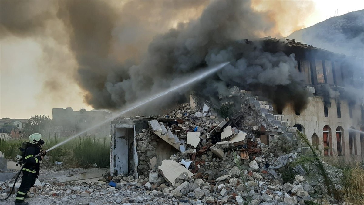 Hatay'da Boş Bir Binada Yangın Olayı