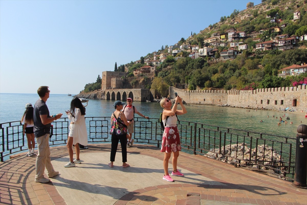 Alanya Limanı'na Gelen Azamara Journey Kruvaziyeri