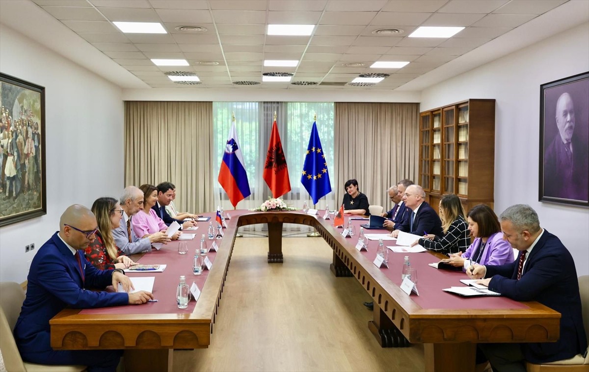 Slovenya, Arnavutluk’un Avrupa Birliği Üyeliğini Destekliyor