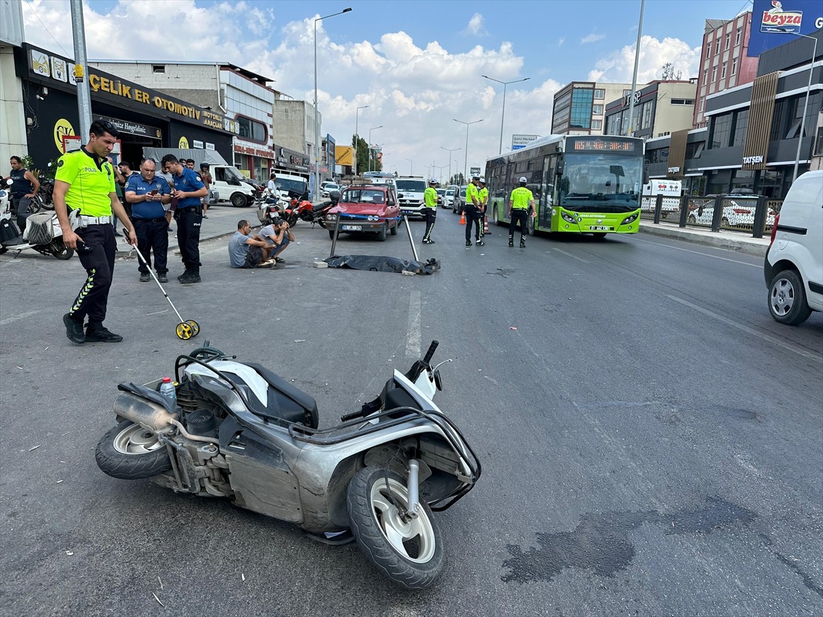 Adana'da Motosiklet Kazası: Bir Kadın Hayatını Kaybetti