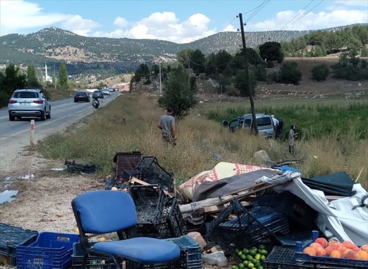 Seydikemer'de Otomobil Kazası: 1 Ölü, 2 Yaralı