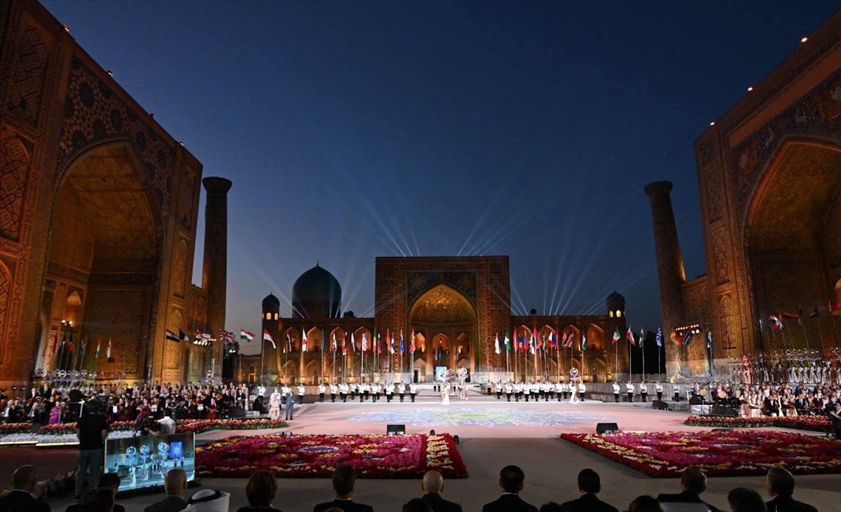 Özbekistan'da 13. Uluslararası Şark Teraneleri Müzik Festivali Açılışını Yaptı