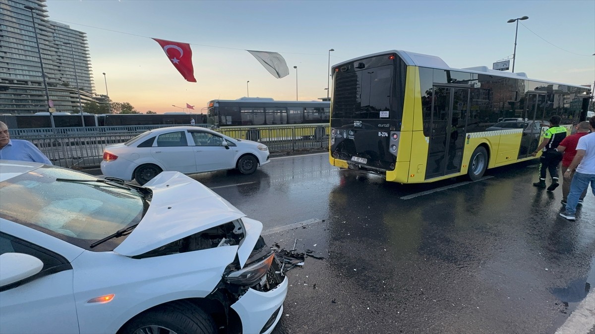 Şişli'de İETT Otobüsü ile Otomobil Çarpıştı: 3 Yaralı