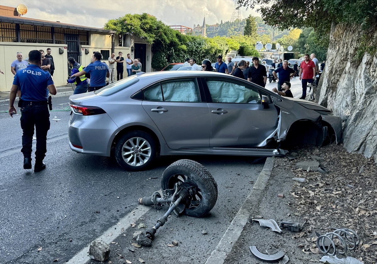 Üsküdar'da Otomobil Kazası: Yürüyen Kadın Ağır Yaralandı