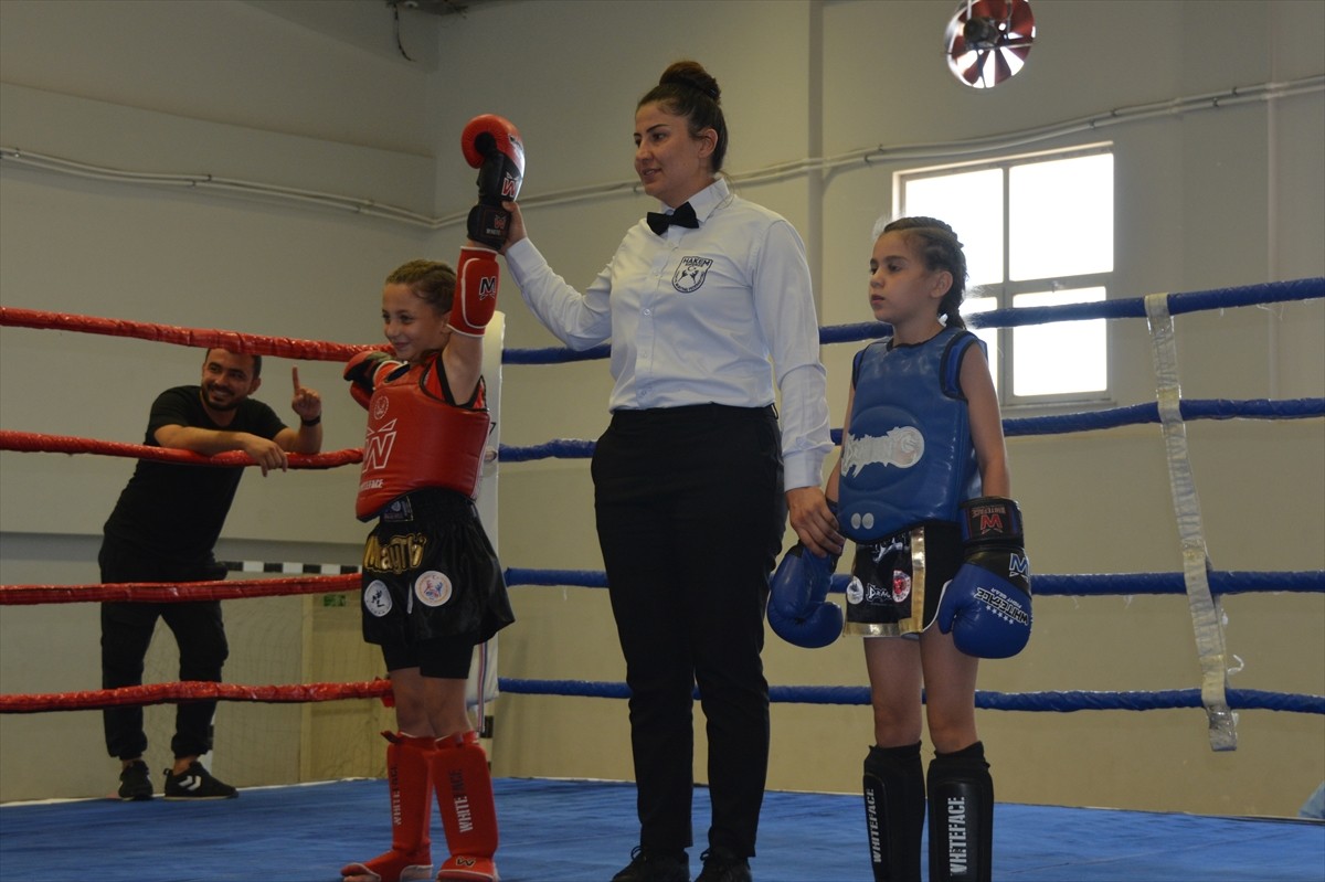 Bitlis'te Türkiye Minikler ve Yıldızlar Muaythai Şampiyonası Başladı