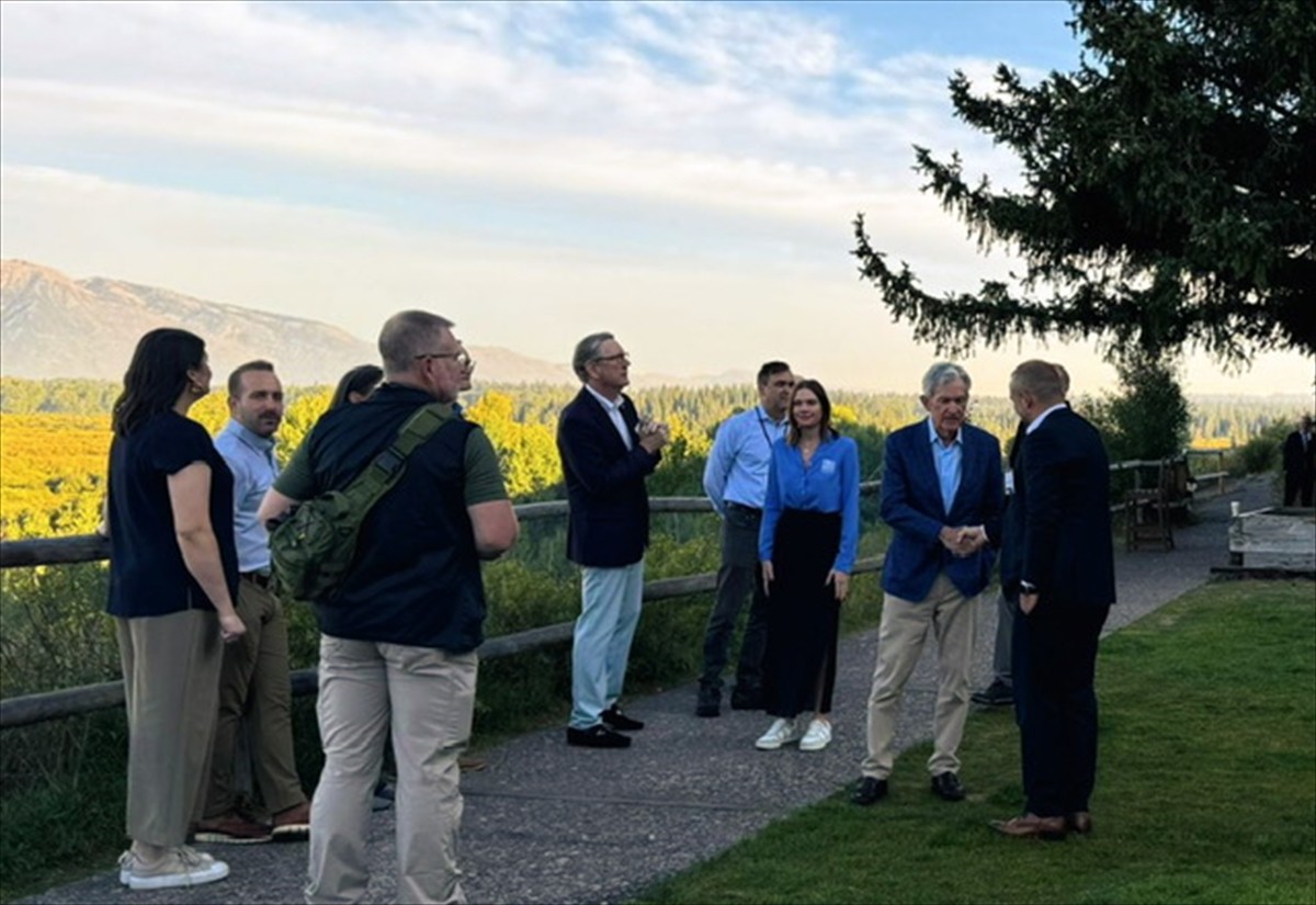 TCMB Başkanı Karahan, Jackson Hole Sempozyumu'nda Fed Başkanı Powell ile Görüştü