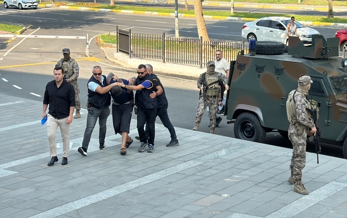 Tekirdağ'da Eşini Öldüren Zanlı Adliyeye Sevk Edildi