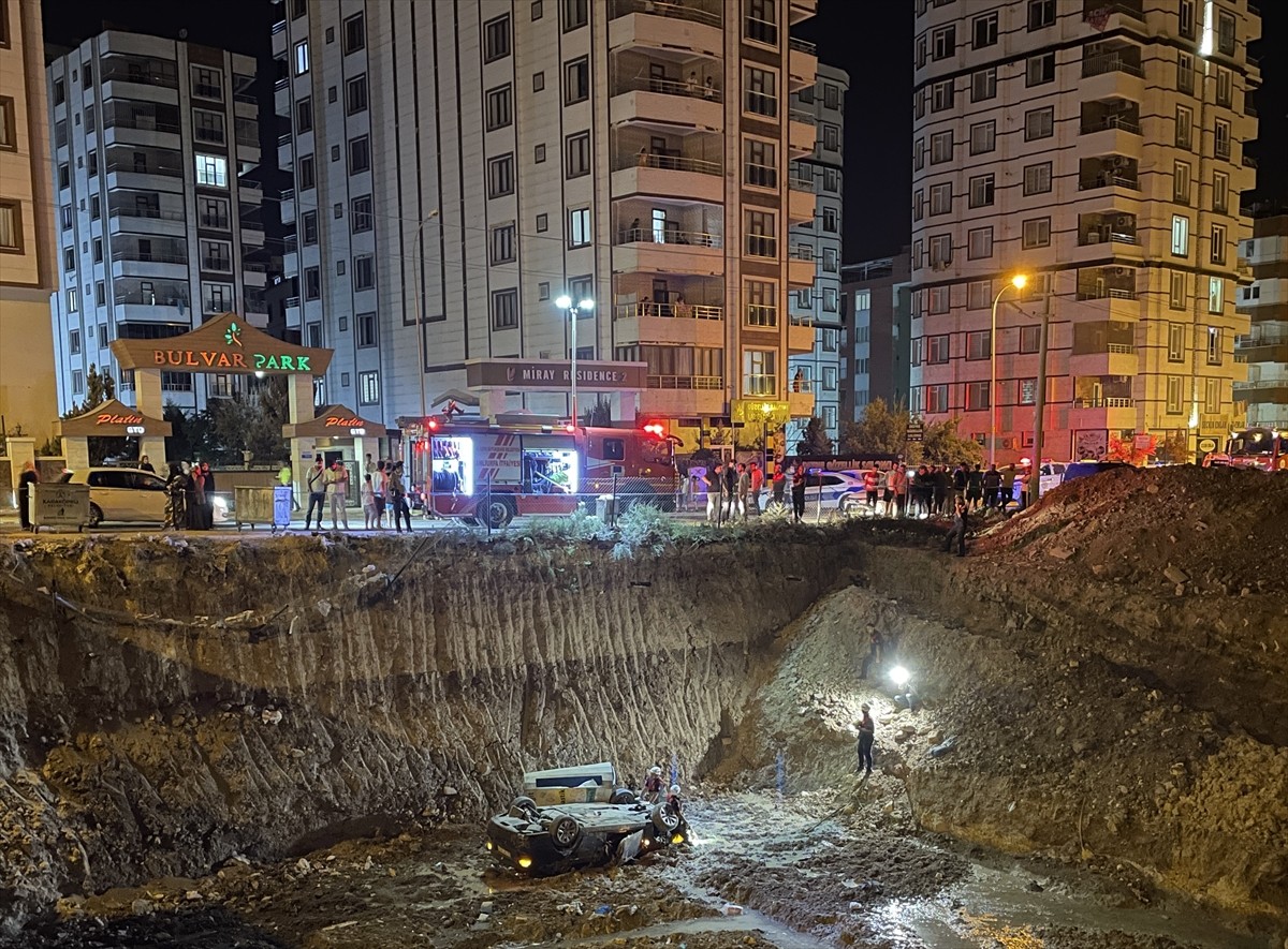 Şanlıurfa'da Otomobil İnşaat Temeline Düştü