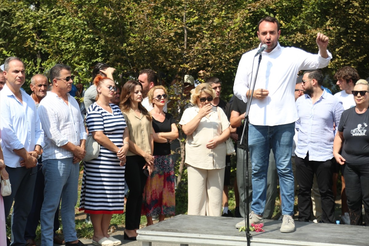 Arnavutluk'ta Belediye Başkanı Veliaj'a Yönelik Protestolar Devam Ediyor