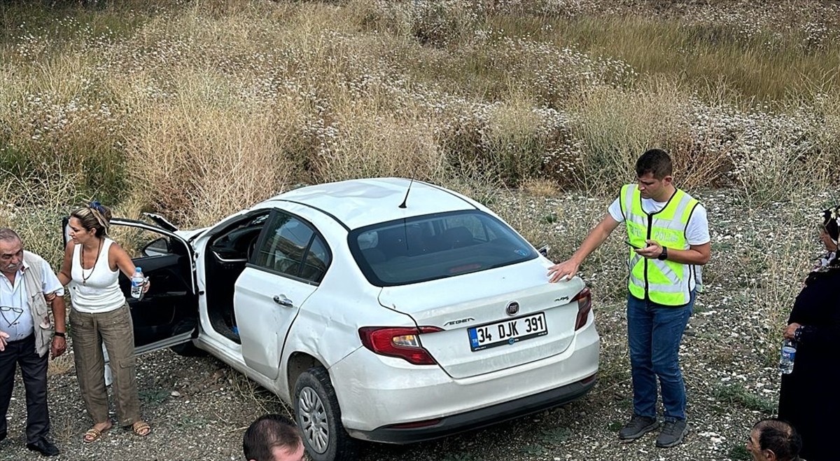 Erzincan'da Otomobil Kazasında 5 Kişi Yaralandı