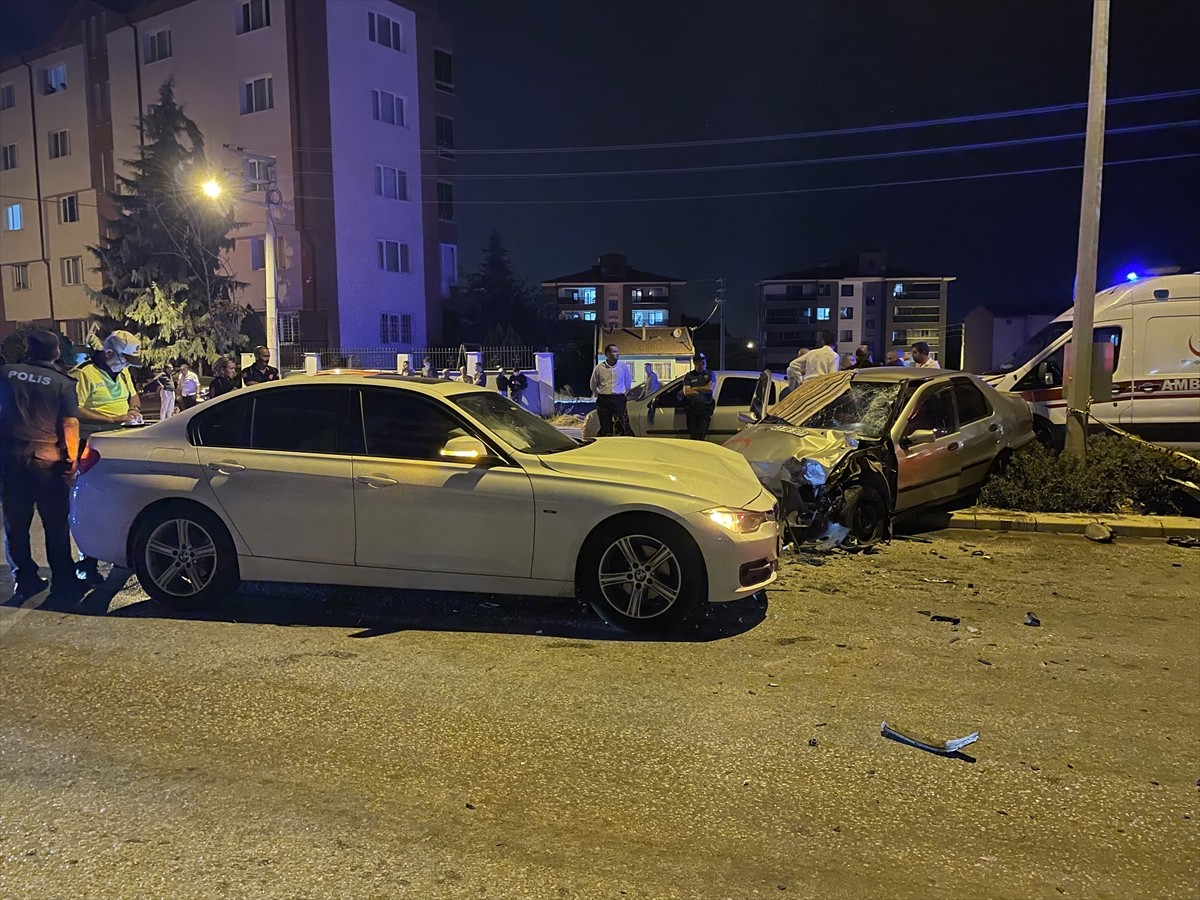 Eskişehir Trafik Kazasında 1 Kişi Hayatını Kaybetti, 5 Yaralı