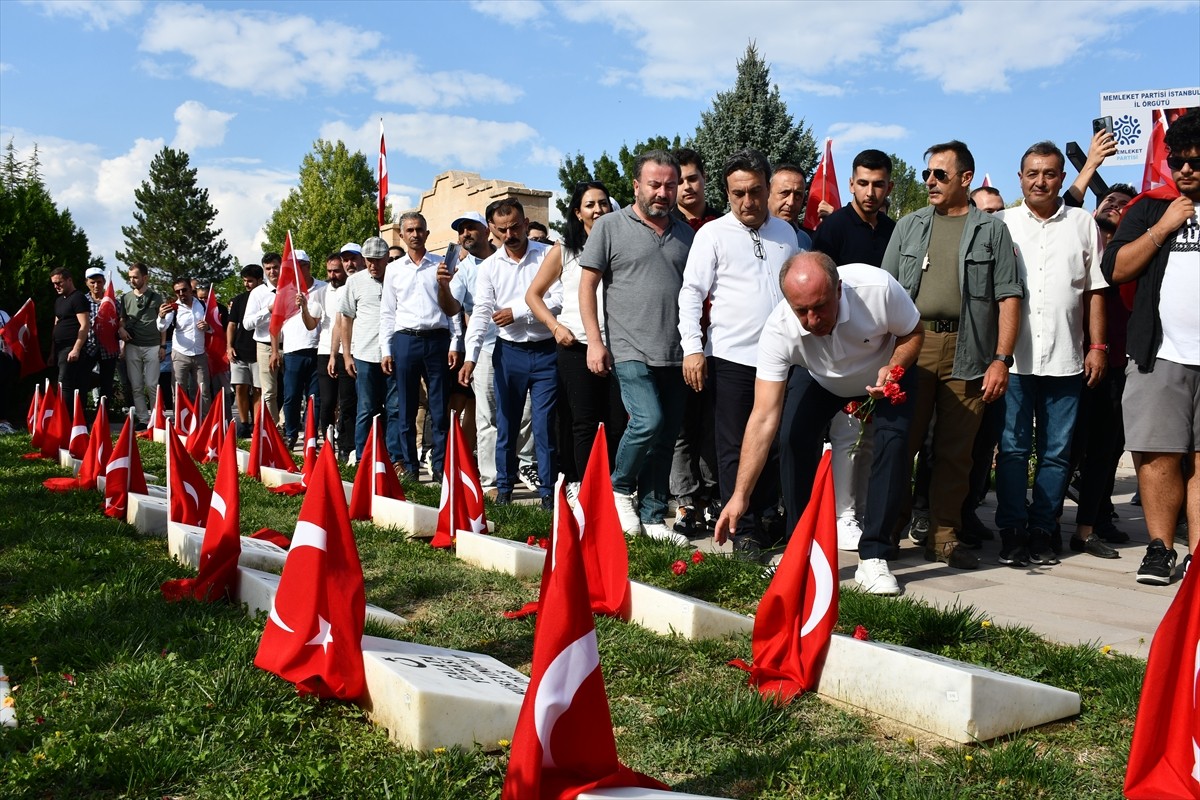 Muharrem İnce'den Dumlupınar Şehitliği'ne Ziyaret