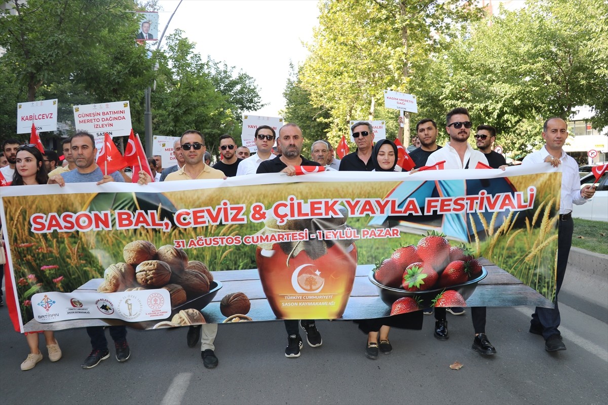 Batman'da Kortej Yürüyüşü ile Festival Tanıtımı Gerçekleşti