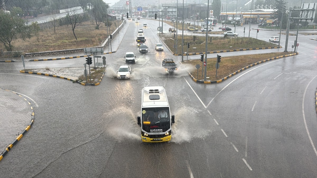 Karabük'te Şiddetli Yağış ve Yıldırım Düşmesi Olayları