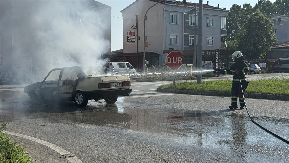 Samsun'da Seyir Halindeki Araçta Yangın Çıktı