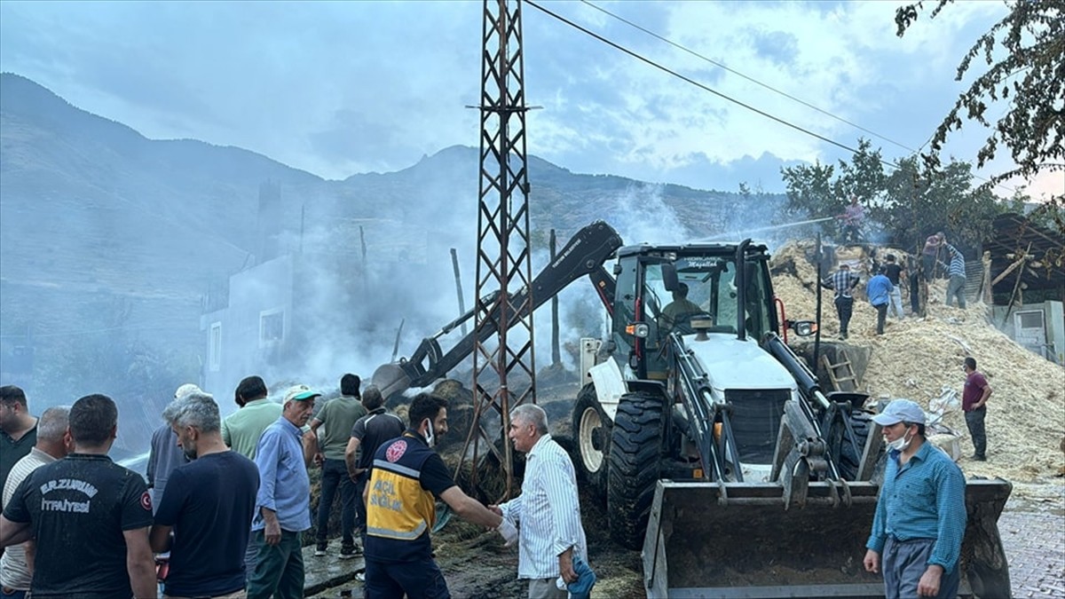 Yangında Ev ve Ahır Zarar Gördü