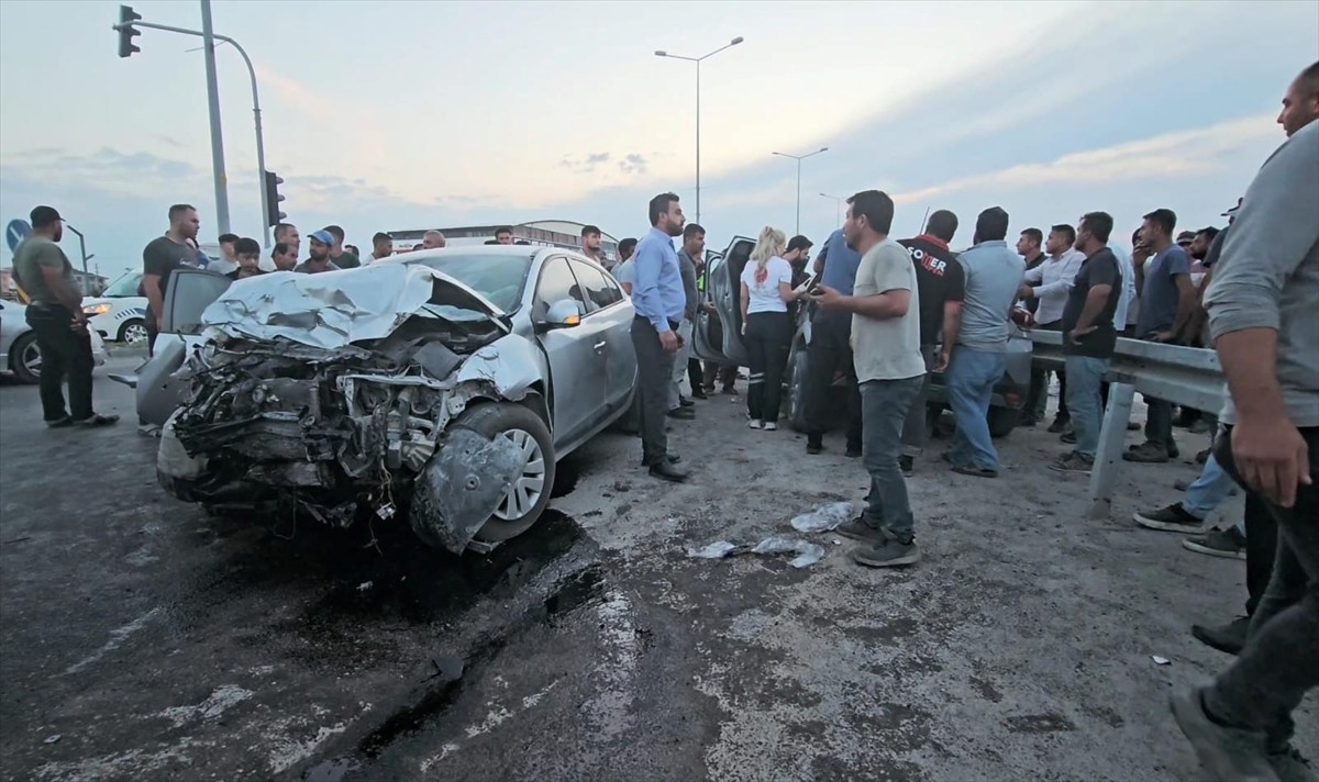 Aksaray'da İki Araç Çarpıştı: 4 Yaralı