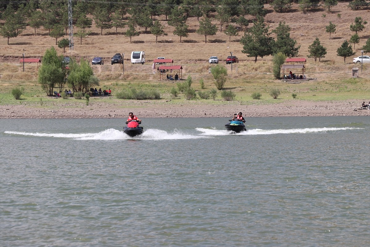 Erzurum'da Jet Ski Heyecanı: Teke Deresi Göleti'nde Su Sporları