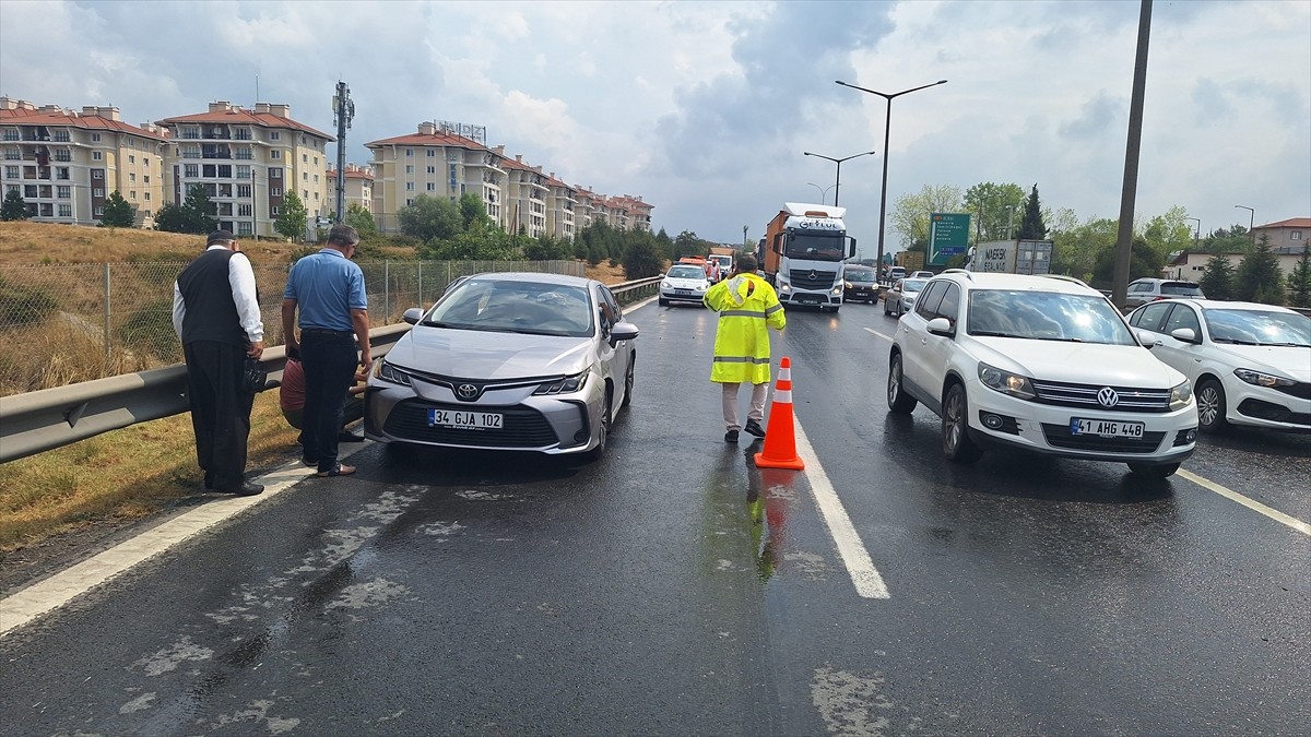 Kocaeli'de Zincirleme Kaza: 7 Yaralı