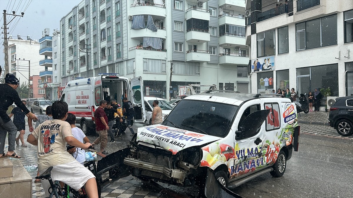 Hatay'ın Dörtyol İlçesinde Kaza: 15 Yaşındaki Çocuk Araç Kullanırken Kaza Yaptı