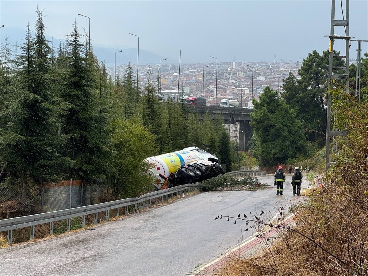 Anadolu Otoyolu'nda Zincirleme Kaza: 3 Yaralı