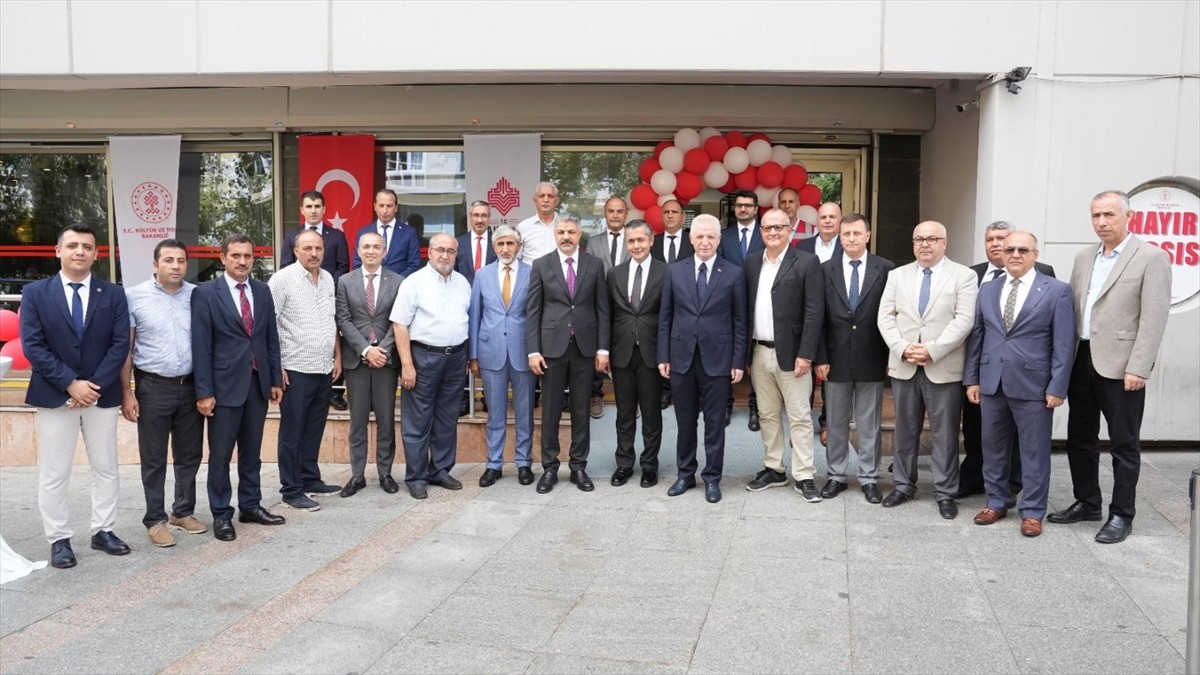 Beyoğlu'nda İhtiyaç Sahiplerine Yönelik 'Hayır Çarşısı' Açıldı