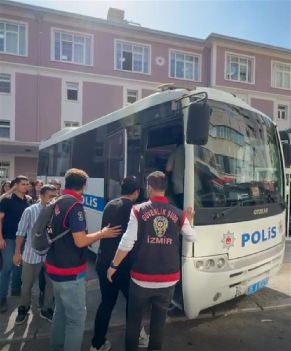 İzmir'de ABD Askerlerine Saldırı: 10 Tutuklama